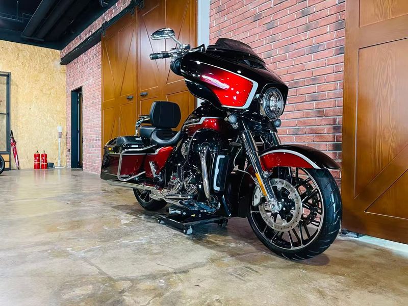 二手哈雷戴维森大道滑翔 Street Glide