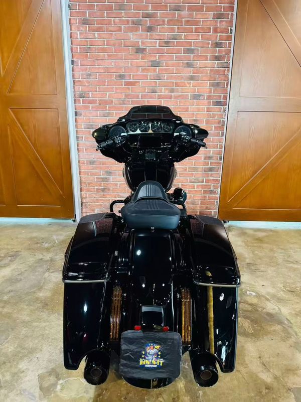 二手哈雷戴维森大道滑翔 Street Glide