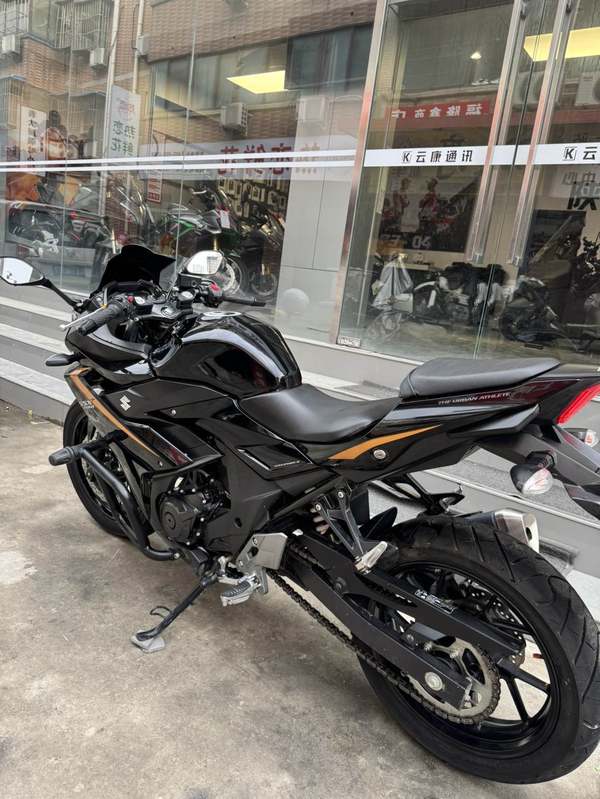 二手豪爵铃木GSX250R