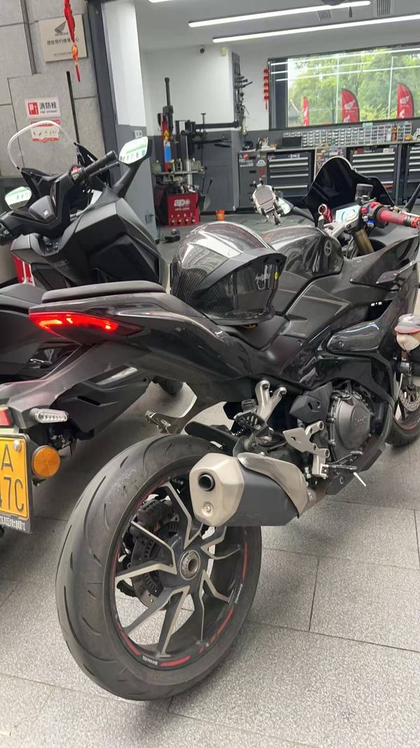 二手贝纳利龙卷风 Tornado 402R