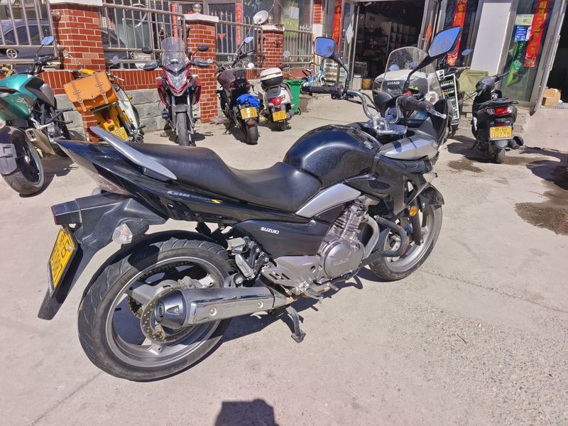 二手豪爵铃木骊驰 GW250