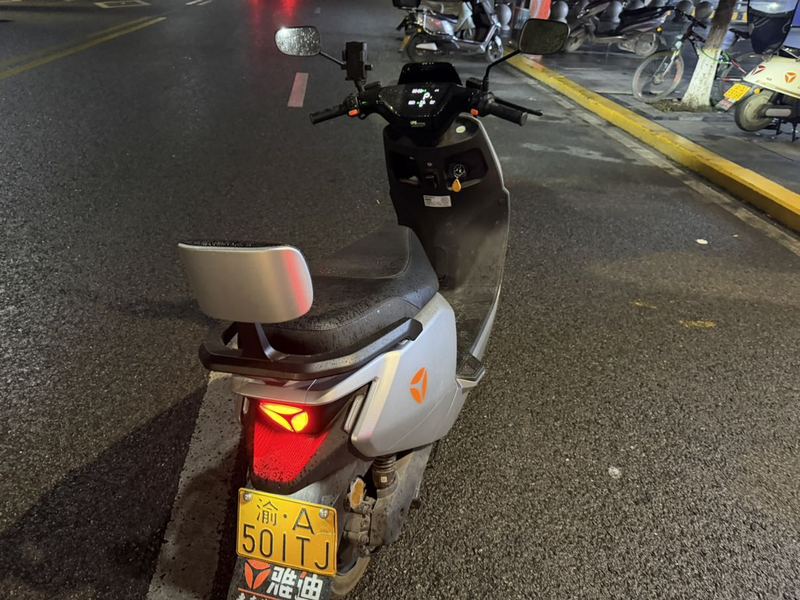 二手雅迪冠能 T35