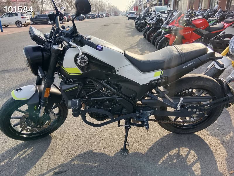 二手贝纳利幼狮 Leoncino 250