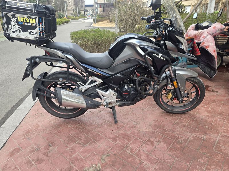 二手五羊本田猛鸷 CB190X