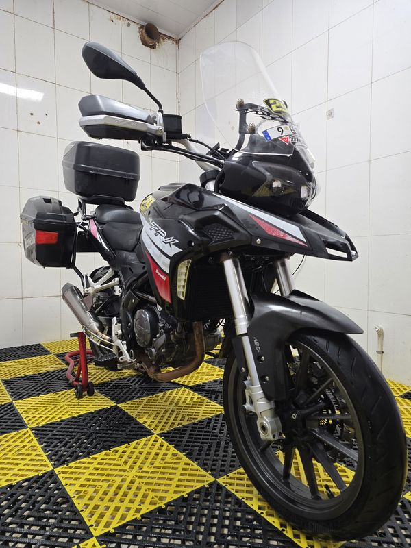 二手贝纳利金鹏 TRK251