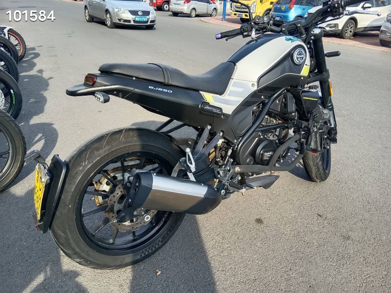 二手贝纳利幼狮 Leoncino 250