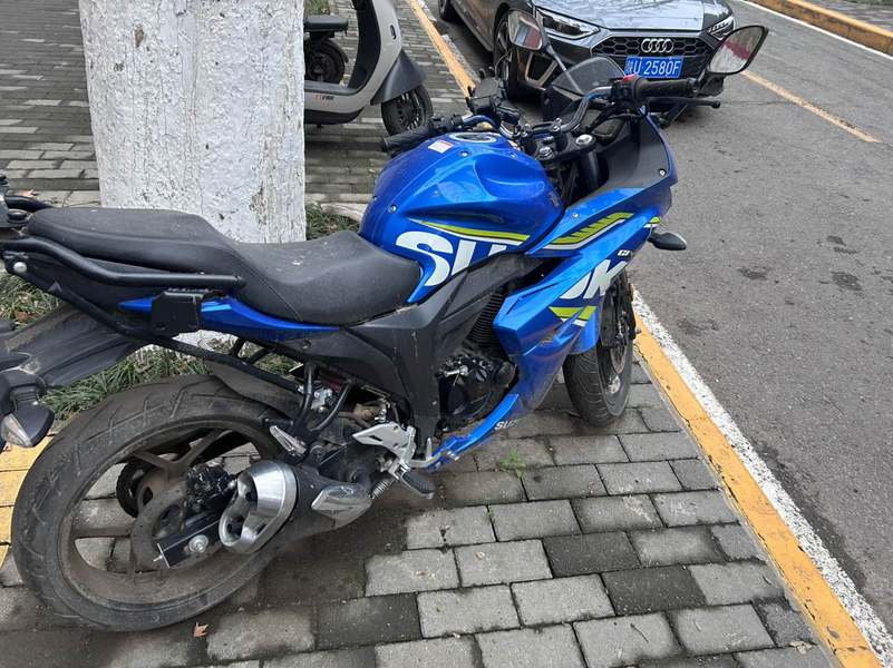 二手济南铃木极客飒 Gixxer 155