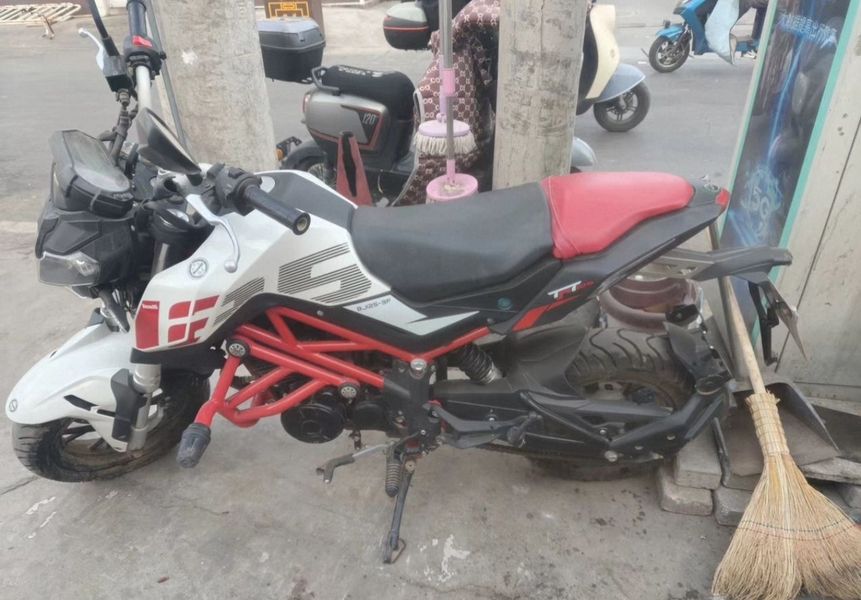 二手贝纳利小暴龙TNT125