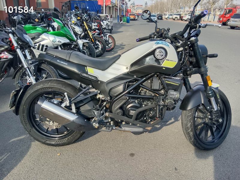 二手贝纳利幼狮 Leoncino 250