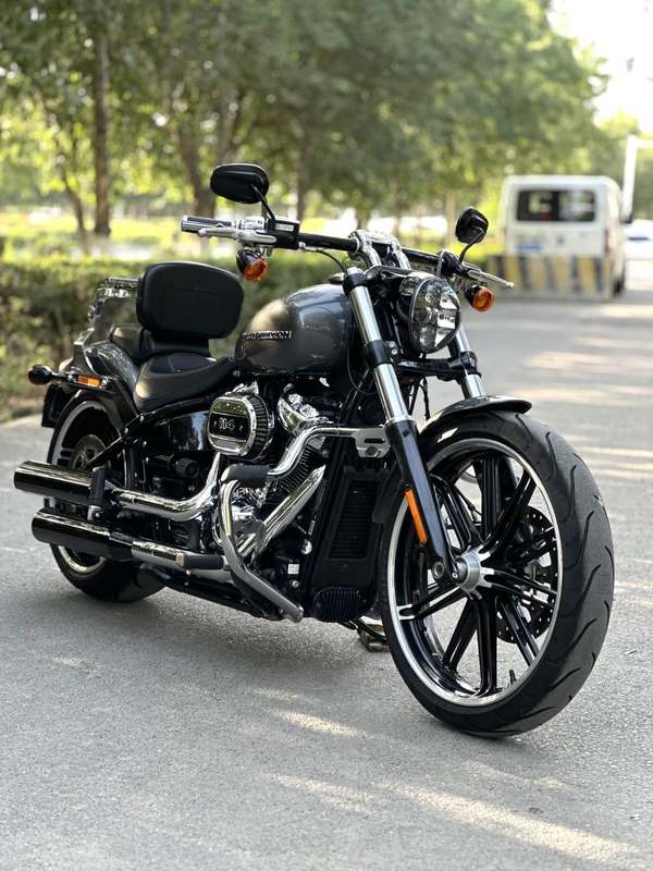 二手哈雷戴维森突破者 Breakout