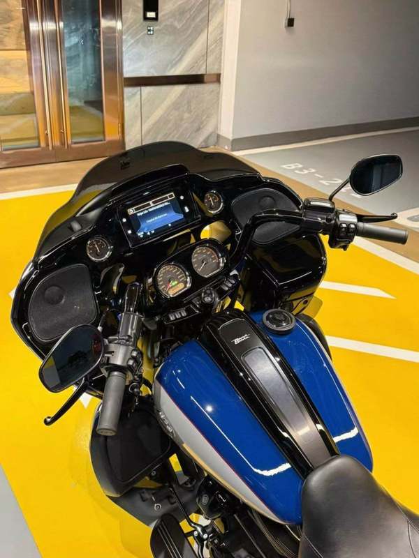 二手哈雷戴维森公路滑翔 Road Glide
