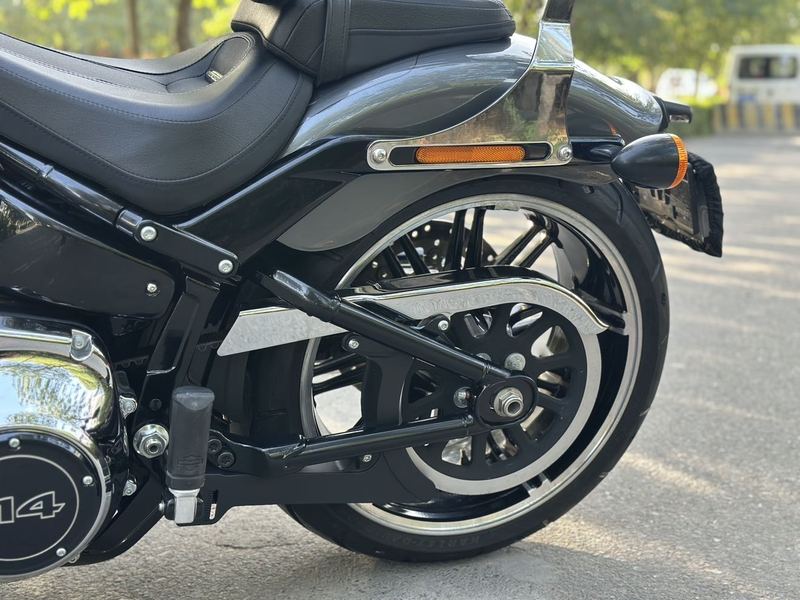 二手哈雷戴维森突破者 Breakout