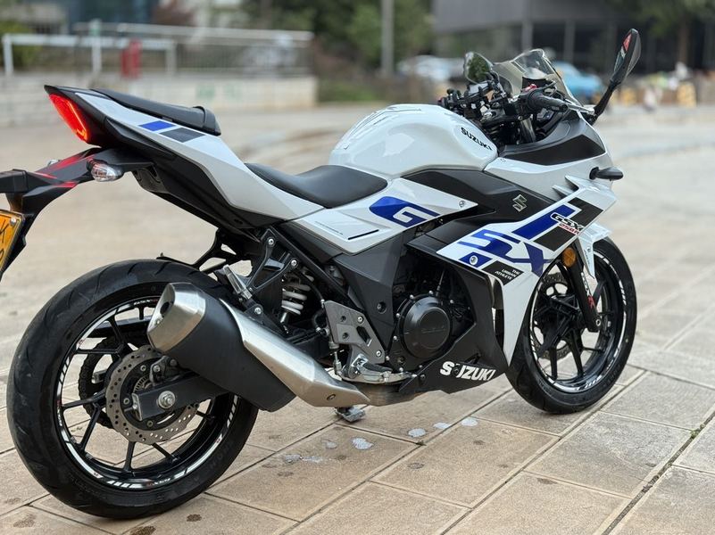 二手豪爵铃木GSX250R