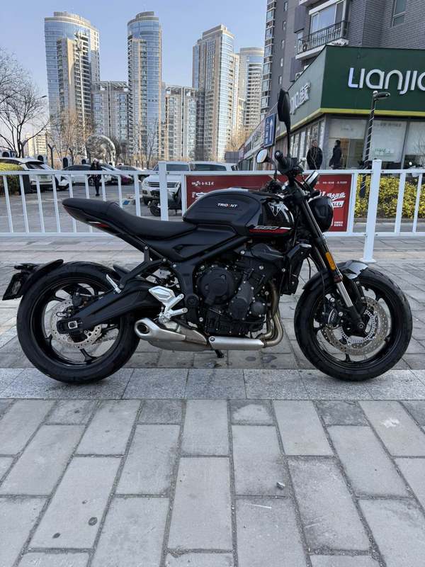 二手凯旋Trident 660