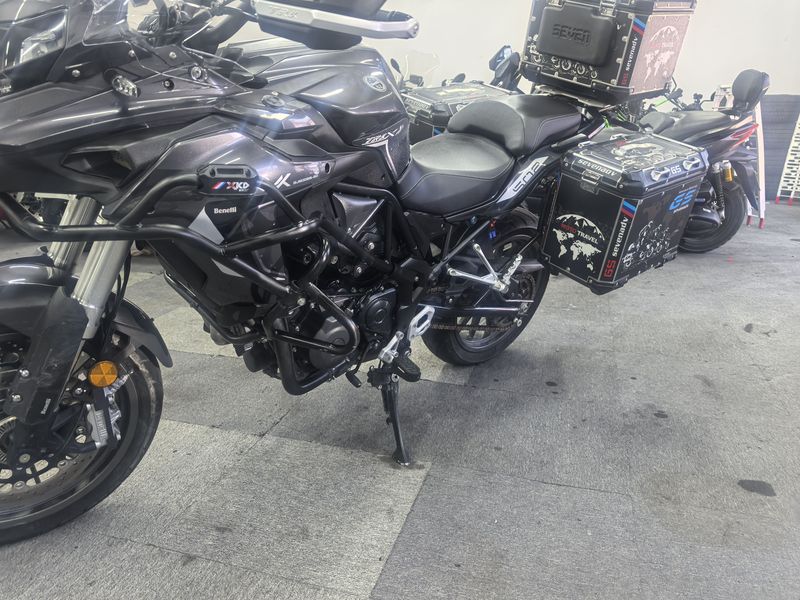 二手贝纳利金鹏 TRK502