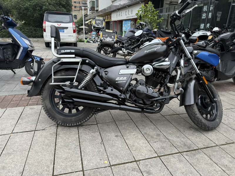 二手钱江凯威极光 200