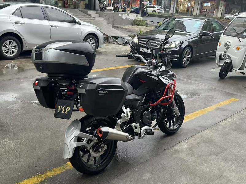 二手贝纳利金鹏 TRK251