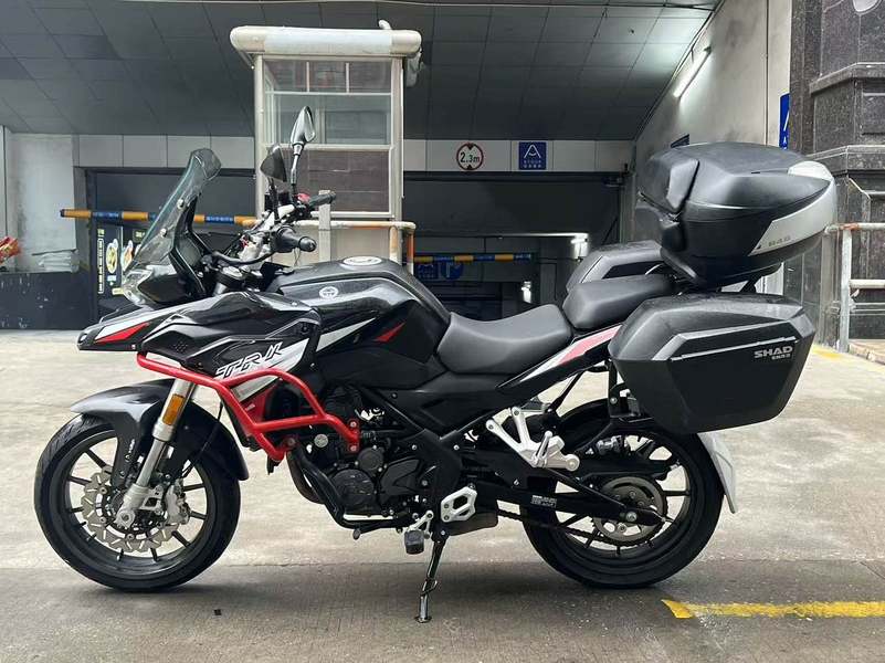 二手贝纳利金鹏 TRK251