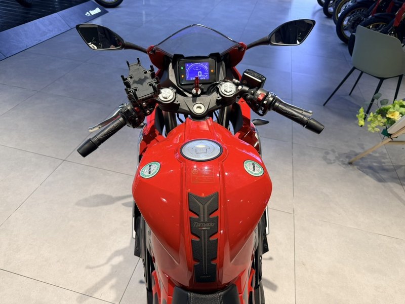 二手贝纳利龙卷风 Tornado 252R