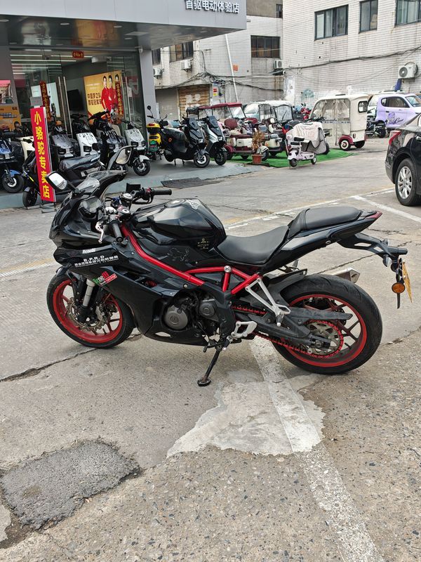 二手贝纳利龙卷风 Tornado 302R