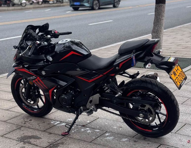 二手豪爵铃木GSX250R