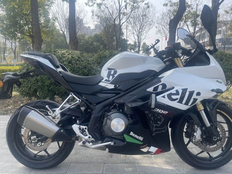 二手贝纳利龙卷风 Tornado 302R