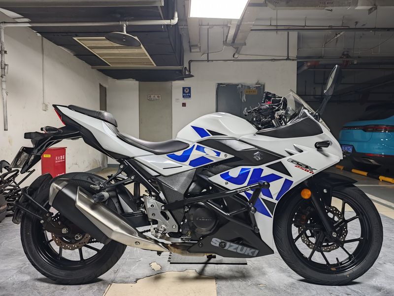二手豪爵铃木GSX250R