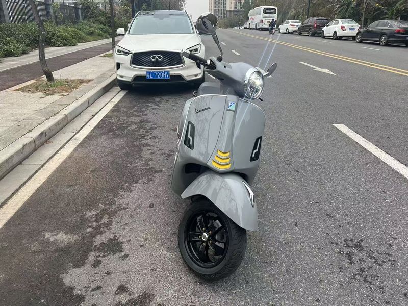 二手VESPAGTS 300 Notte