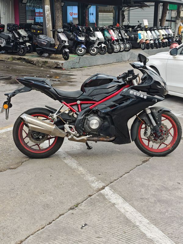 二手贝纳利龙卷风 Tornado 302R