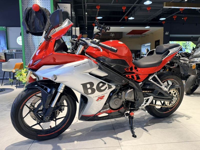 二手贝纳利龙卷风 Tornado 252R