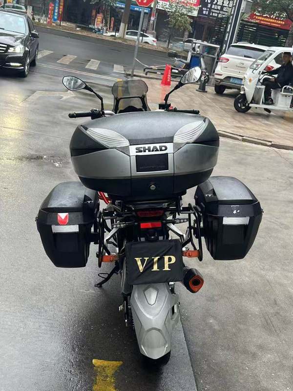 二手贝纳利金鹏 TRK251