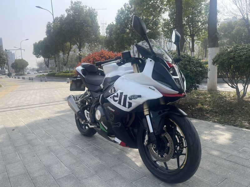 二手贝纳利龙卷风 Tornado 302R