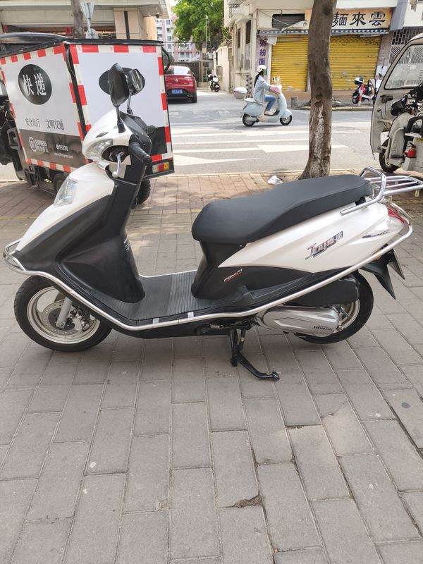 二手五羊本田SCR 喜鲨125