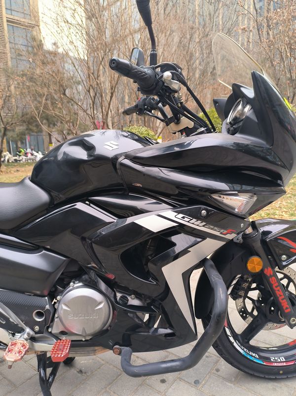 二手豪爵铃木骊驰 GW250