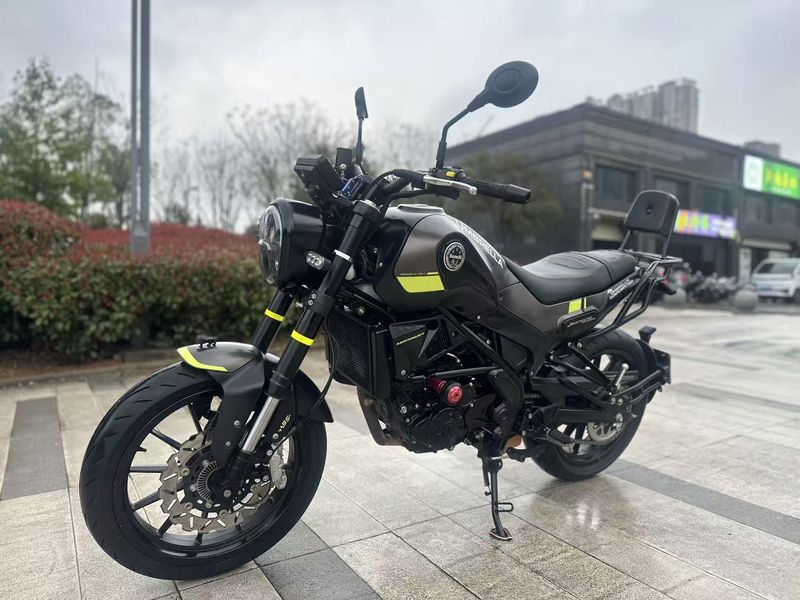 二手贝纳利幼狮 Leoncino 250