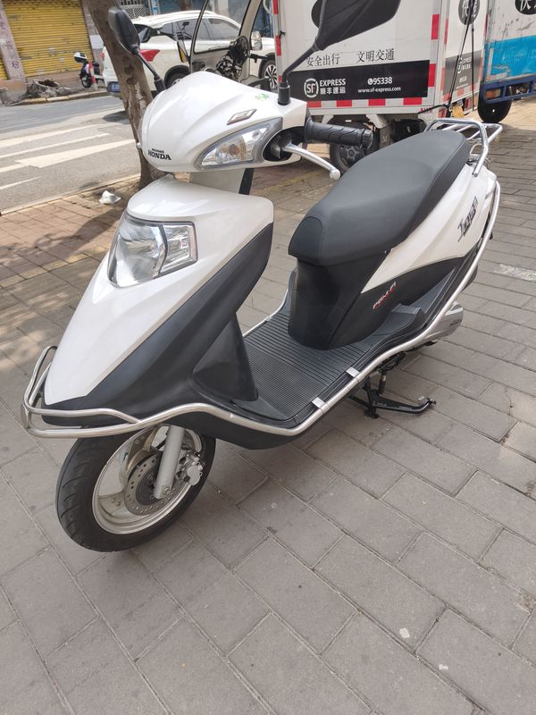 二手五羊本田SCR 喜鲨125