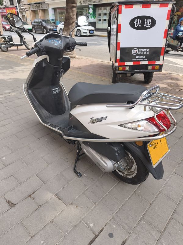 二手五羊本田SCR 喜鲨125