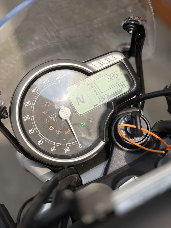 二手凯旋Scrambler 400 X