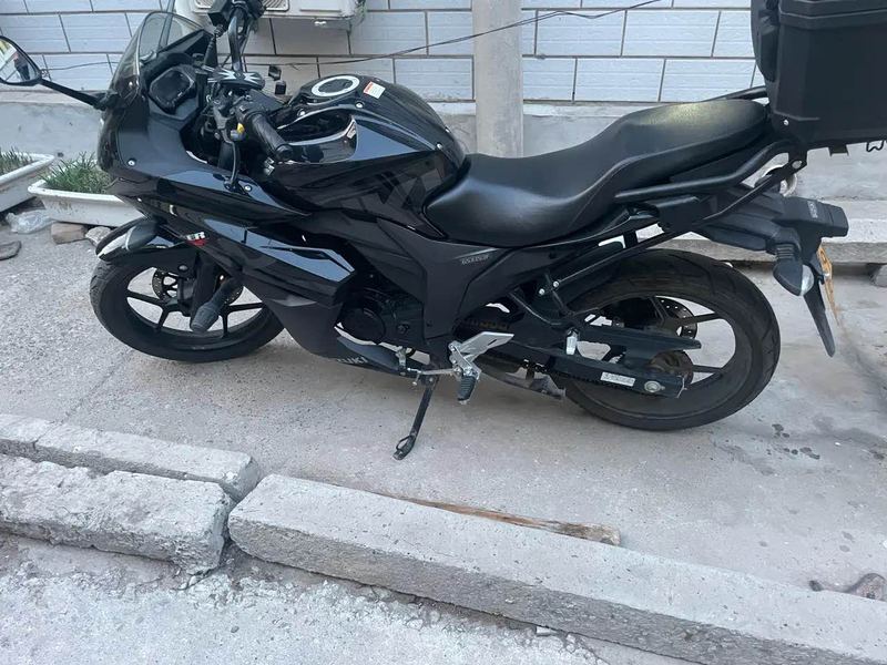 二手济南铃木极客飒 Gixxer 155