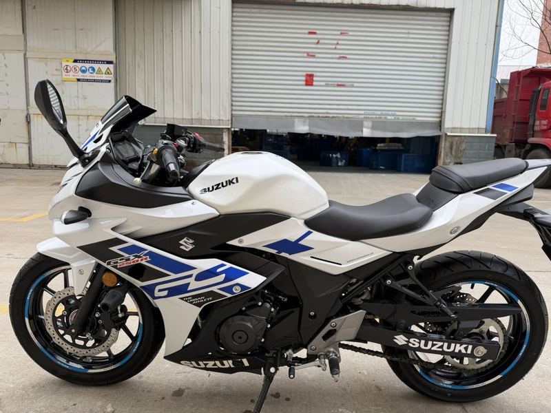 二手豪爵铃木GSX250R