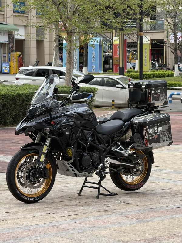 二手贝纳利金鹏 TRK502