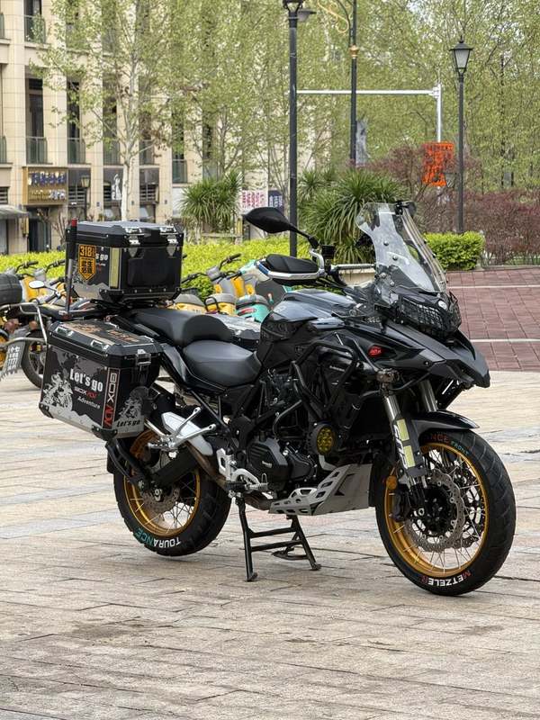 二手贝纳利金鹏 TRK502