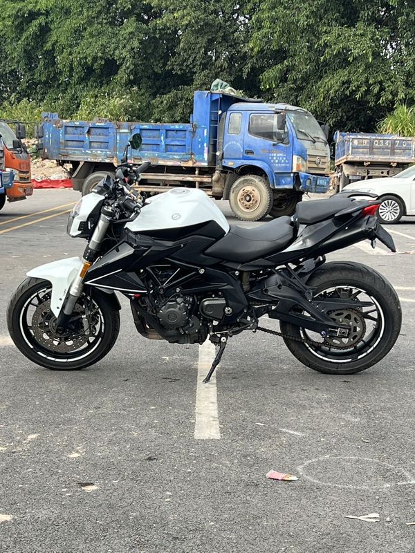 二手贝纳利TNT600i