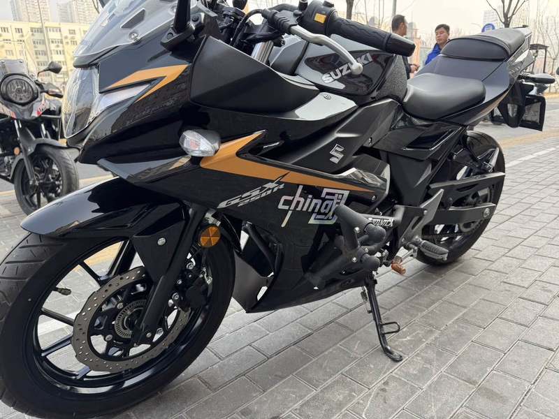 二手豪爵铃木GSX250R