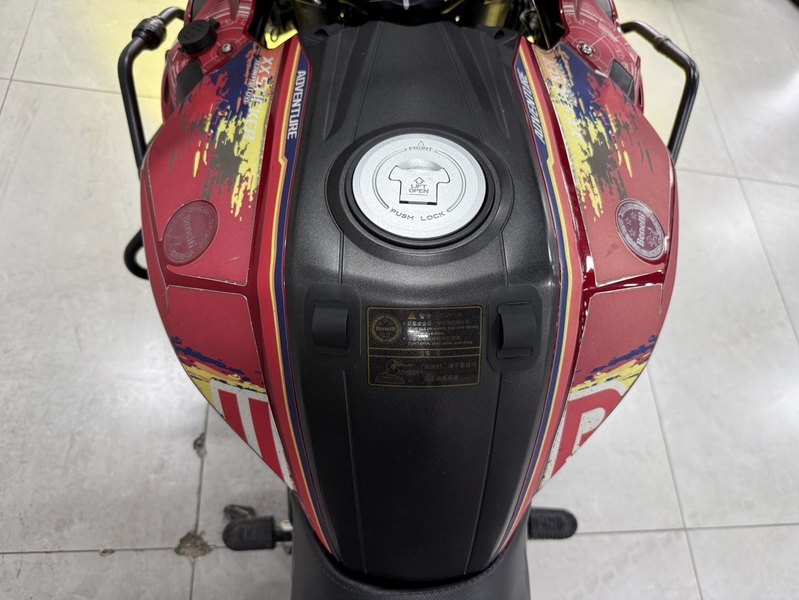 二手贝纳利金鹏 TRK502