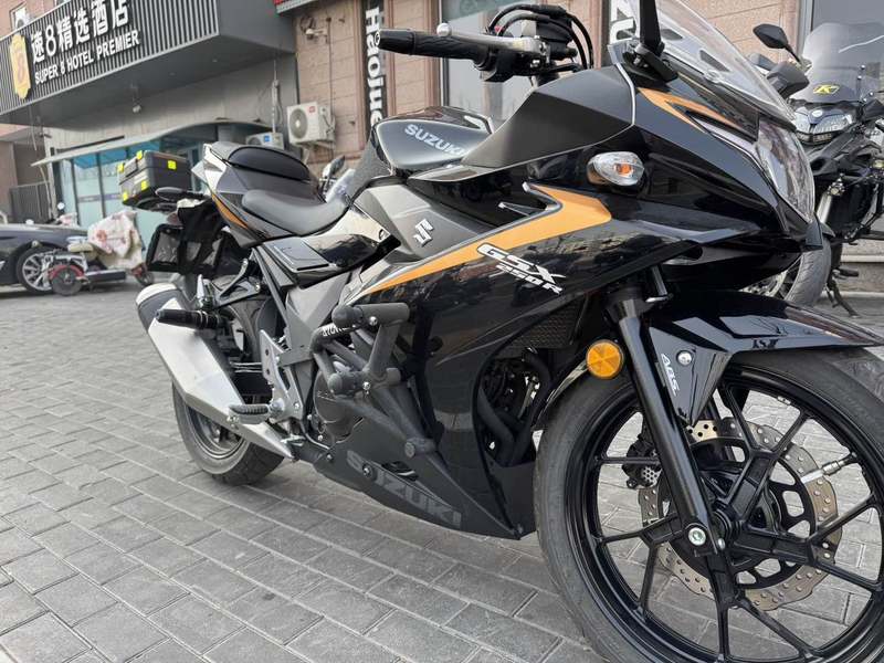 二手豪爵铃木GSX250R