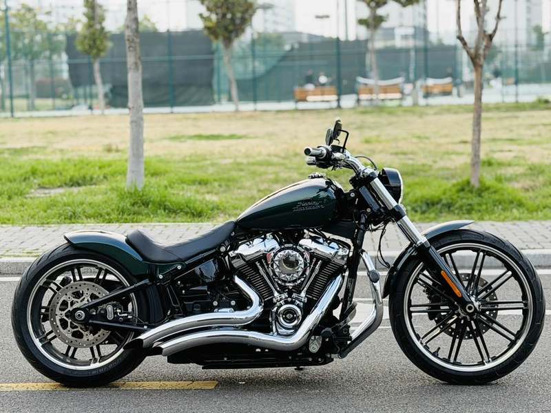 二手哈雷戴维森突破者 Breakout