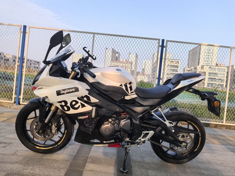 二手贝纳利龙卷风 Tornado 302R