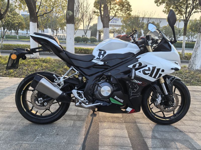 二手贝纳利龙卷风 Tornado 302R