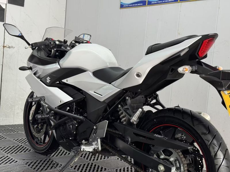 二手豪爵铃木GSX250R